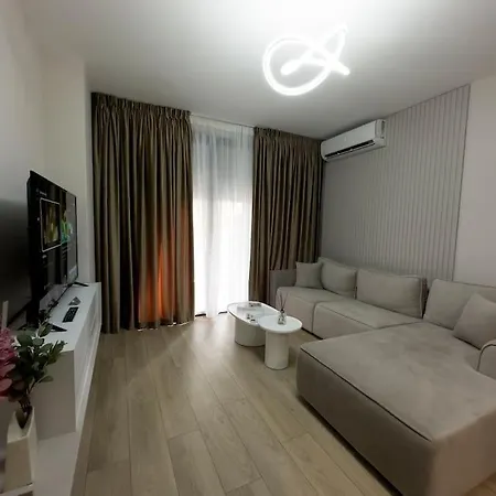 アパート Welcome At Ds' Apartments! ティラナ