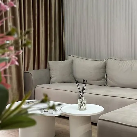 Welcome At Ds' Apartments! Тирана